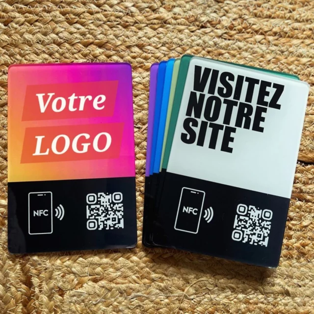 Exemples de plaques personnalisables présentées par Mazzio