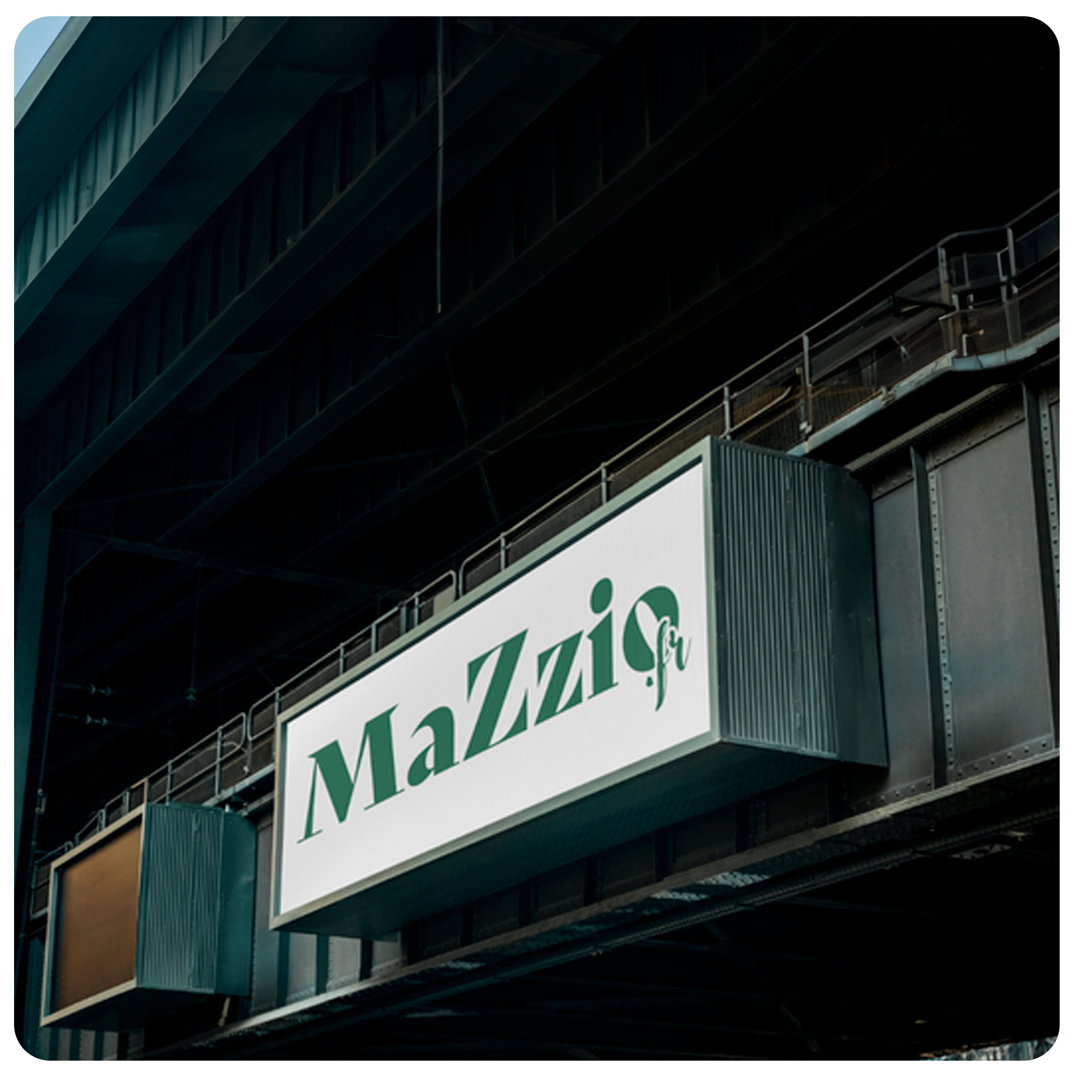 Mockup d'un tissu tendu dans un cadre avec comme visuel le site mazzio.fr